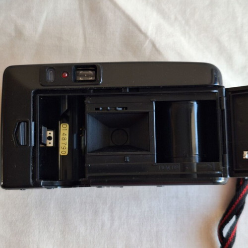 Akica KR-727 Vintage 35mm Film Point & Shoot Camera