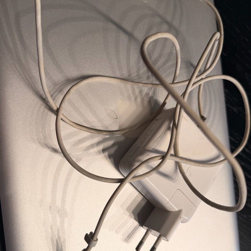 MacBook Pro 13" (2011) like new with Apple charger