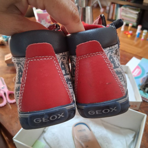 Geox boots size 26 unisex used with leather sole and zipper