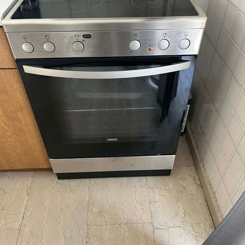 Zanussi ZCV65020XA Ceramic Cooker like new