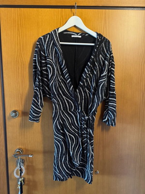 Zara dress used with glitter black size M