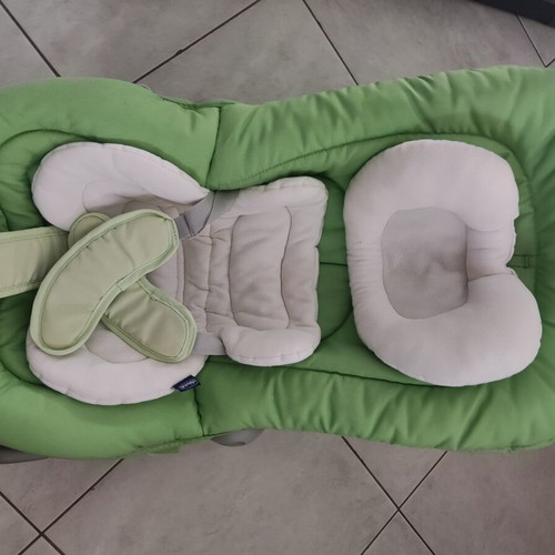 Chicco Mia Baby Bouncer 0m+ green with white cushions like new
