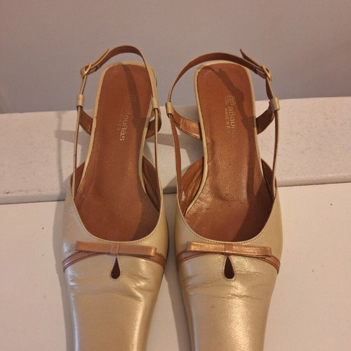 Vavoulas women's low slingback sandals gold with pink gold bow like new