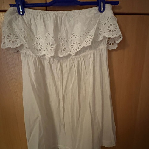 Strapless blouse airy white with broaderie lace design like new