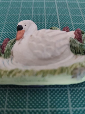 Decorative swan magnet like new, 5 x 4 cm
