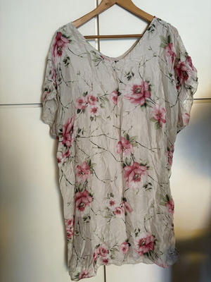 Silk floral dress like new, beige multicolor, one size