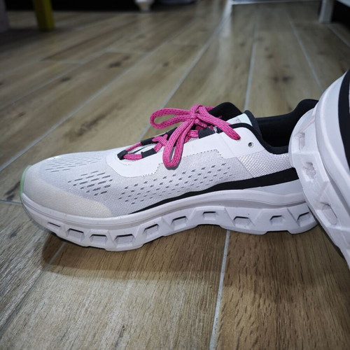 Men's athletic shoes used, size 44.5