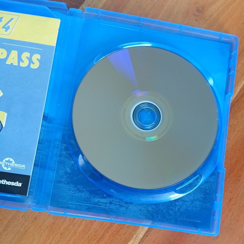 Fallout 4 PS4 game used, 2016 Bethesda