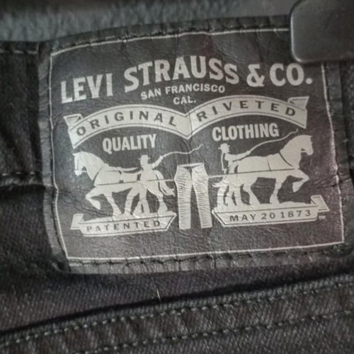 Levi Strauss & Co black jean with rips, size S, like new