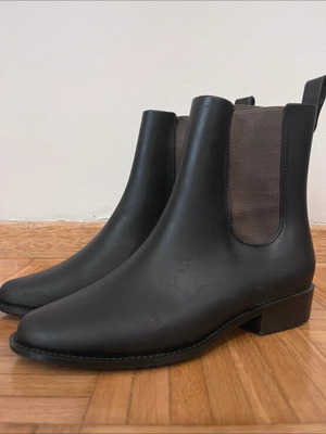 Melissa black ankle boots size 39 like new