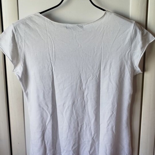 Benissimo T-shirt Size M white like new with laser cut