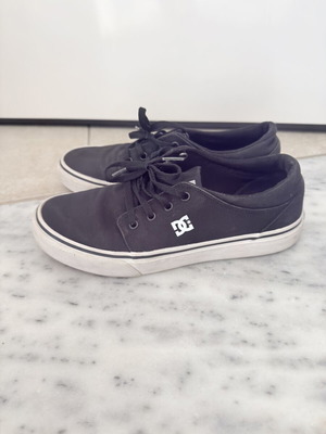 DC sneakers kids used, size 38, black and white