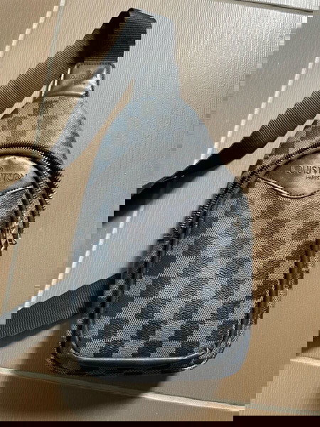 Louis Vuitton τσαντάκι χιαστί/ Louis Vuitton waistbag