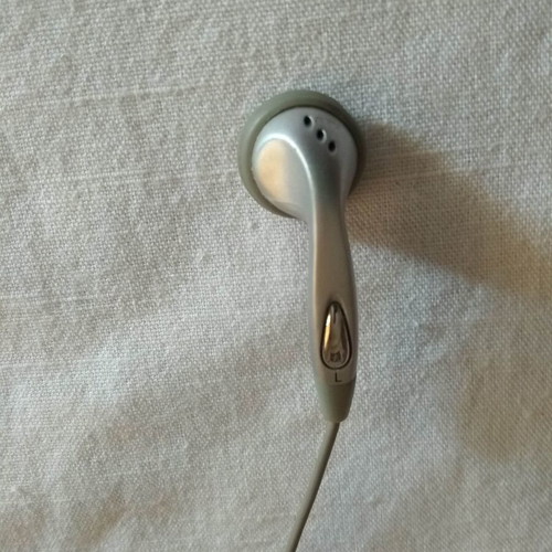 Necklace-style wired headphones like new, ideal for mp3 player