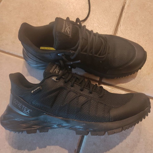 Reebok Astroride Trail Running GTX 2.0 Goretex like new black athletic shoes size 38