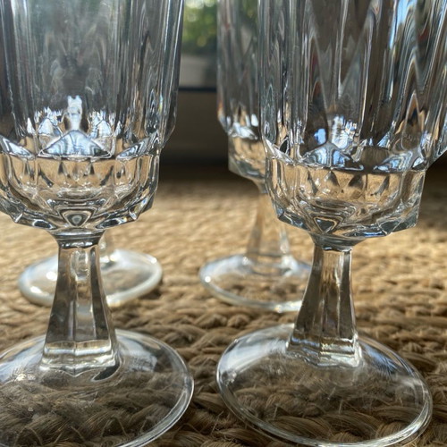 Stemmed wine glasses new, set of 4