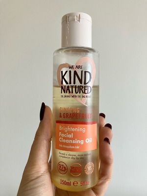Facial cleansing oil used, vegan, brightening effect