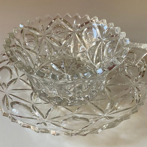 Vintage glass serving set with 6 cups and saucers like new