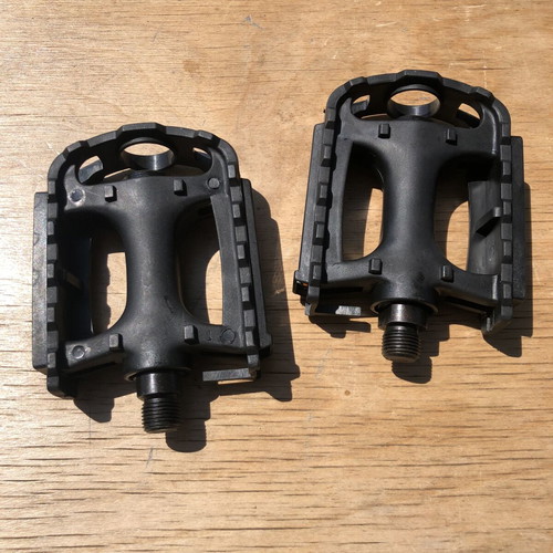 Vintage OnWard Pedals black with reflector, 9/16 axle, new