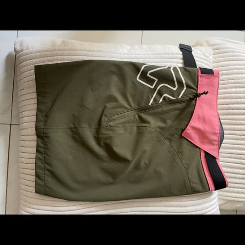 Rock Experience shorts women's small new, olive green with pink details