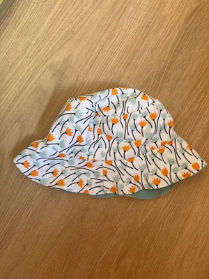Summer reversible hat like new, multicolor, size L