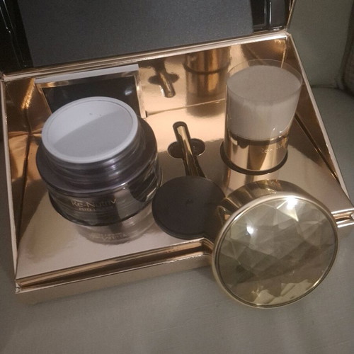 Estèe Lauder Re-Nutriv box with empty jar like new