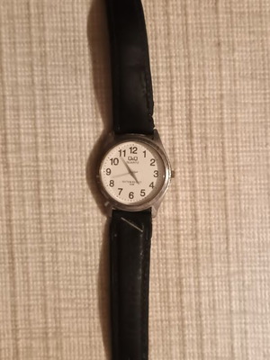 Q&Q vintage unisex watch, black and silver