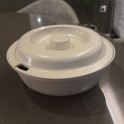 Tupperware Ultra 21 casserole like new, vintage almond color