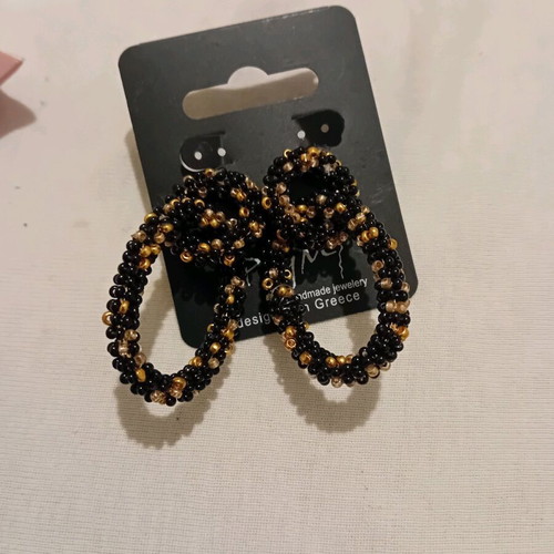 Handmade earrings like new with black and gold beads