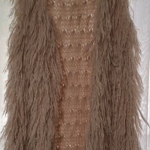 Sleeveless fuzzy vest like new, beige