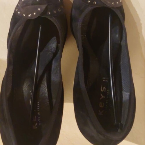Keys black suede pumps size 40 like new