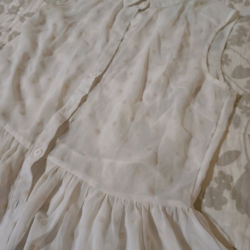 See through sleeveless shirt like new, size M