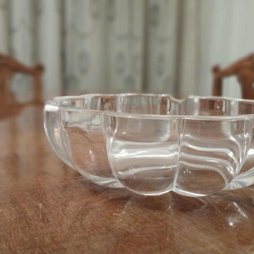 Glass ashtray like new with embossed wavy petal design