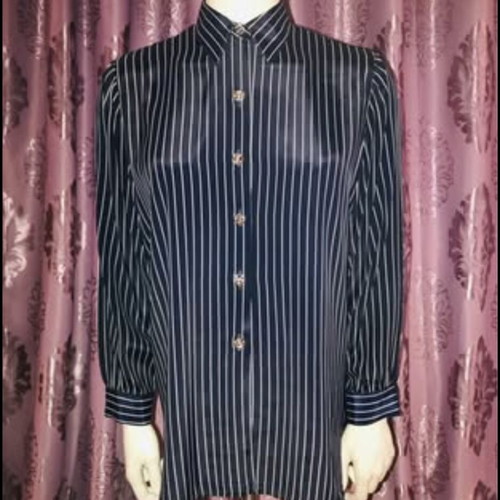 Shirt unused, fabric wrinkle-free, like new, size 4