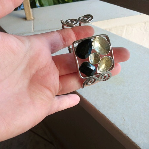 Cuff bracelet Y2K used with black and beige stones