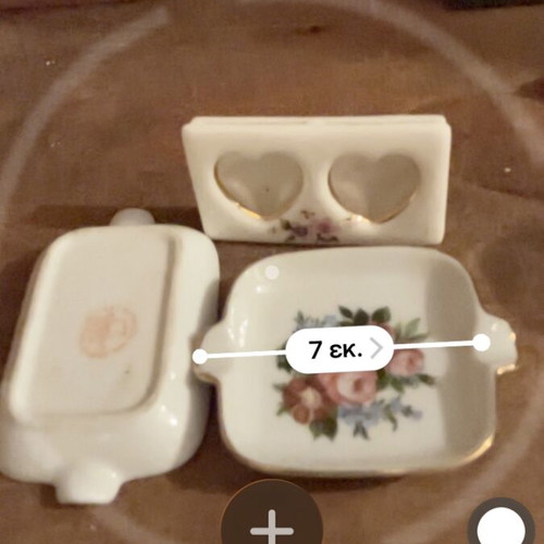 Small porcelain items, two ashtrays and one frame, made in Japan