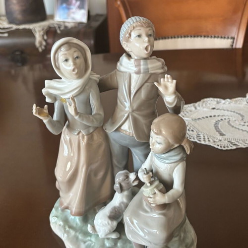 Lladró Christmas Carols Porcelain Figurine like new, vintage 1973