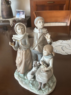 Lladró Christmas Carols Porcelain Figurine like new, vintage 1973