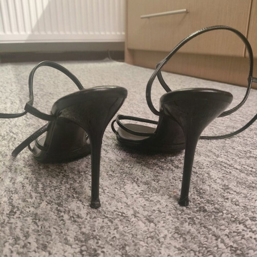 Sergio Rossi black 7-point sandals like new