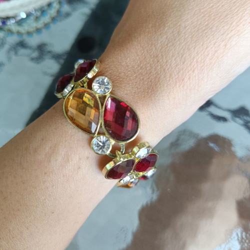 Bracelet with semi-precious stones, like new, adjustable closure
