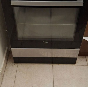 Φούρνος κουζίνα beko ελαφρώς μεταχυρισμενος 3πλο τζάμι!!