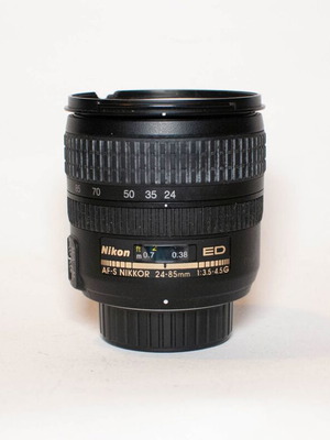 Nikon AF-S Nikkor 24-85mm f/3.5-4.5G lens