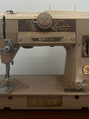 Singer sewing machine vintage used