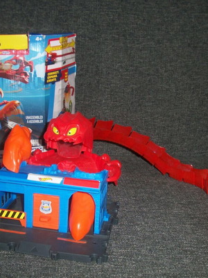 Hot Wheels City Scorpion Flex Attack track like new
