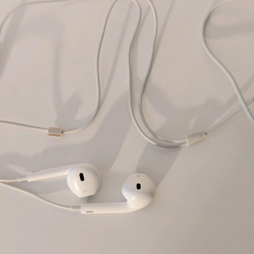 iPhone Earpods wired earbuds used, one earbud not working