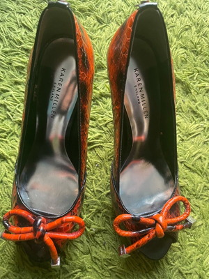 Karen Millen leather pumps like new, size 39, black and orange