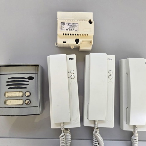 CIC Intercom Set for 2 Apartments used, 3 Handsets, Button Panel, Power Supply