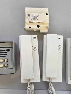 Σετ θυροτηλέφωνο CIC μεταχειρισμένο, 2 διαμερισμάτων, 3 ακουστικά, μπουτονιέρα, τροφοδοτικό