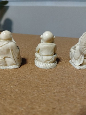 Happy Bhuddas set used