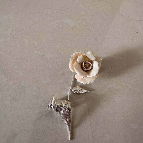 Decorative flowers like new, set of two